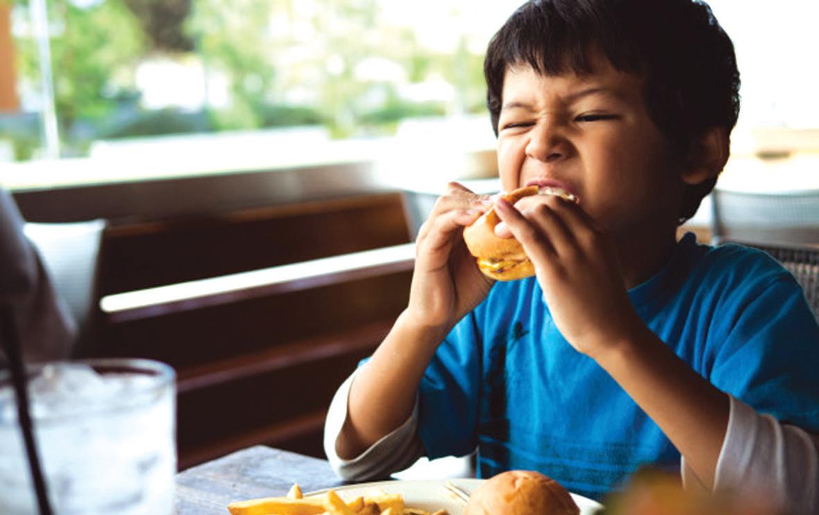 बच्चों में न हो अधिक खाने की आदत